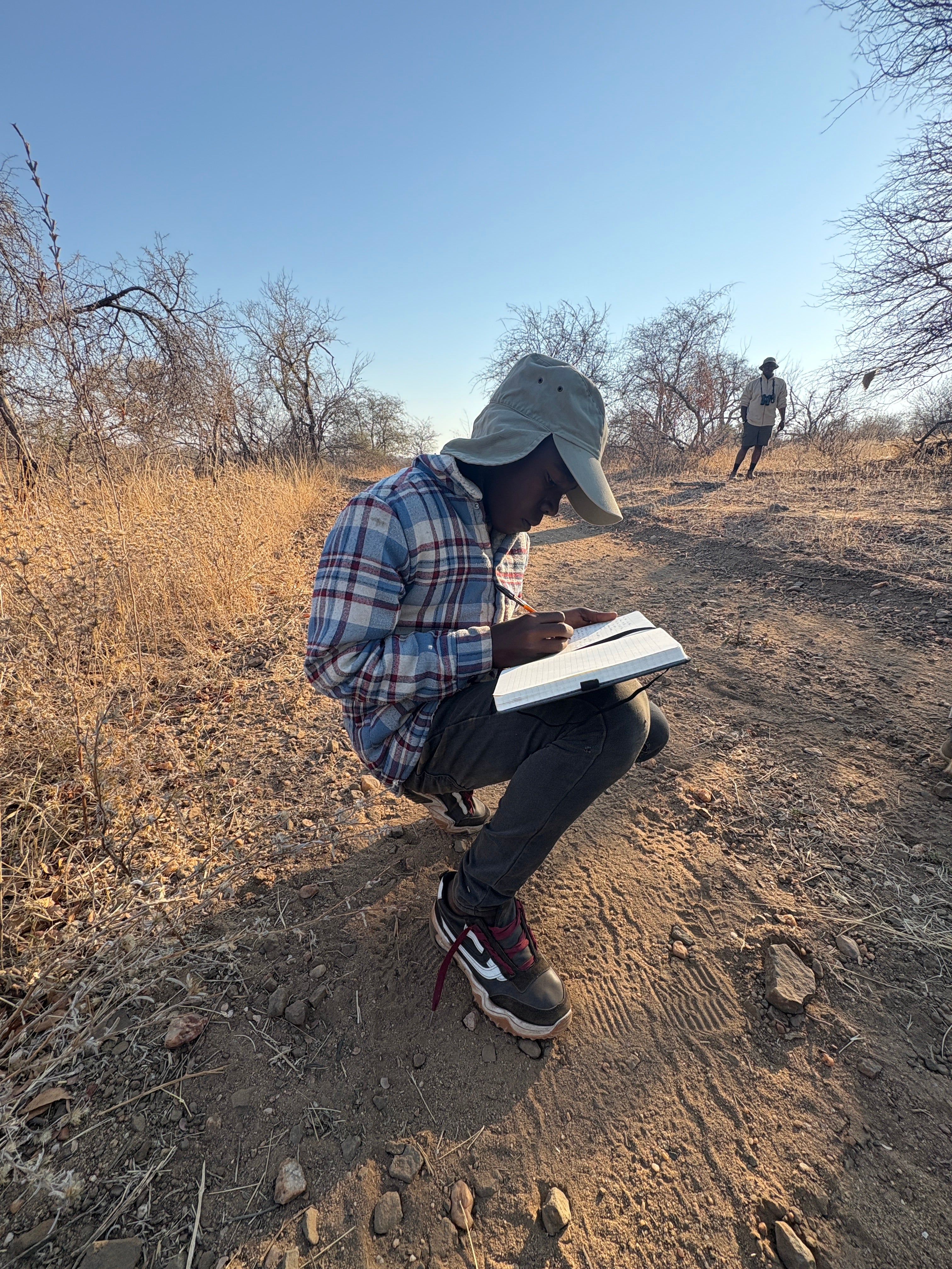 Outdoor Reading: How to Turn Books, Notebooks, and Quiet Time Into a Summer Ritual